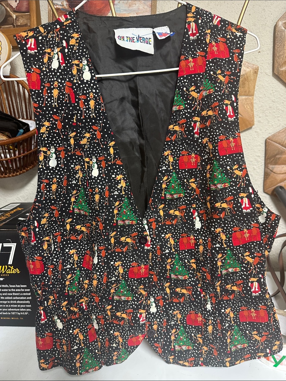 On The Verge Women's Black Holiday Print Vest